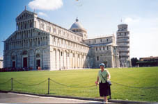 Падающая Пизанская башня. Экскурсия в г. Пиза во время 32 Международного геологического конгресса во Флоренции. 2004 г.